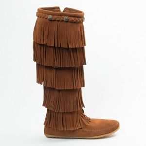Minnetonka Women's 5-Layer Fringe Boot